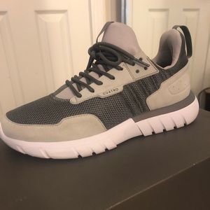 Lightly worn cuatro striker. Size 11